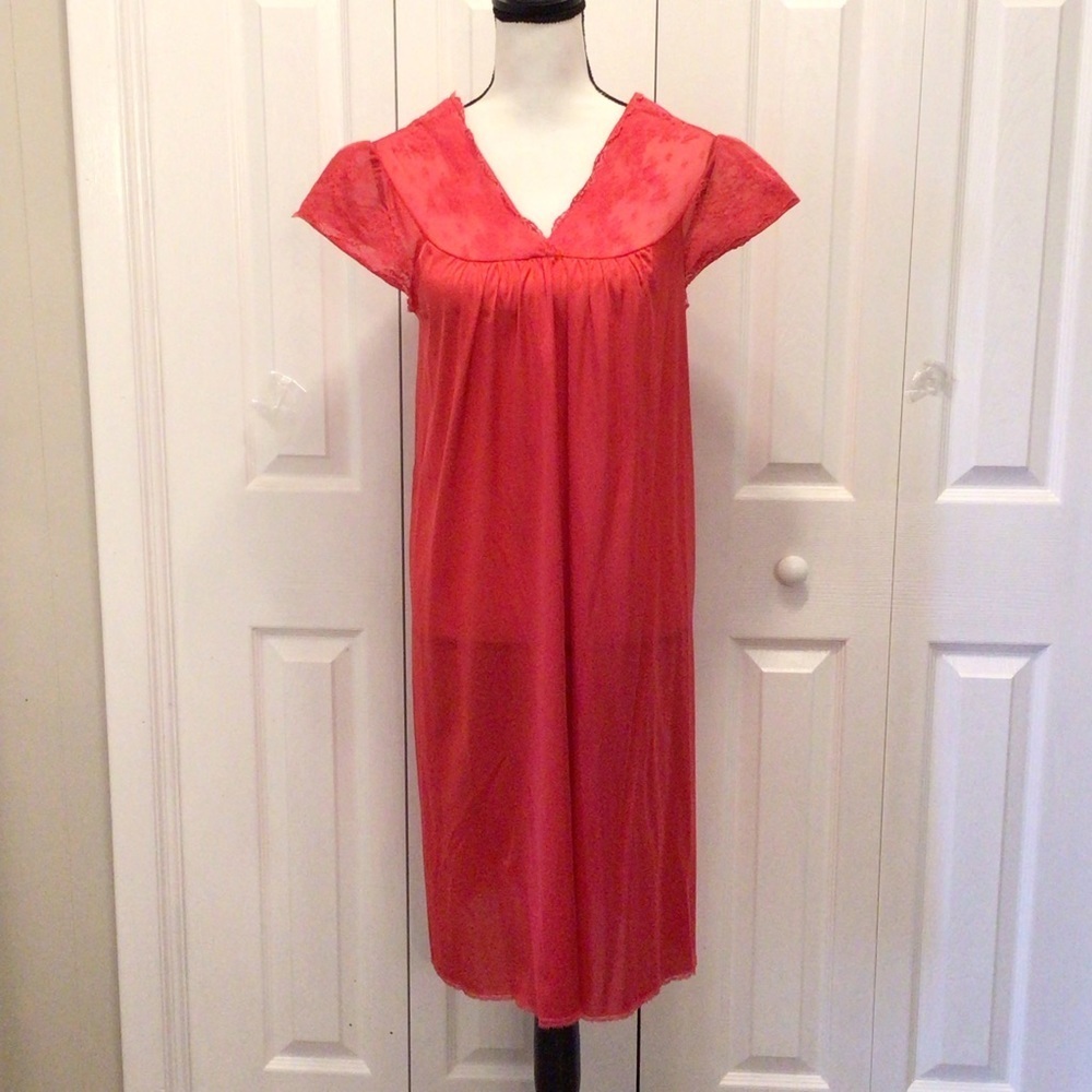 Vanity Fair Vintage Red Short Sleeve Nightgown Size 34